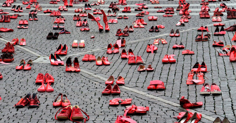 Zapatos Rojos: installazione di Elina Chauvet, esposta anche in Italia dal 2013 (Milano, Genova, Lecce e Torino), per dire basta alla violenza sulle donne.